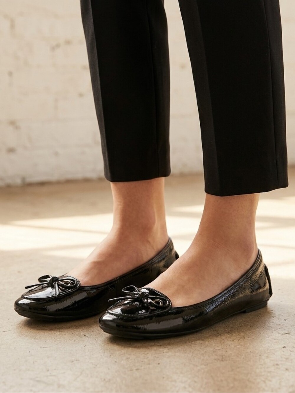 MICHAEL KORS black Leather patent shoes w/ bow
